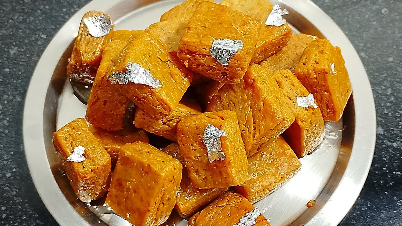 इस होली मेहमानों के लिए बनाए स्पेशल मिठाई । ऊपर से क्रिस्पी अंदर से सॉफ्ट स्वीट रेसिपी ।