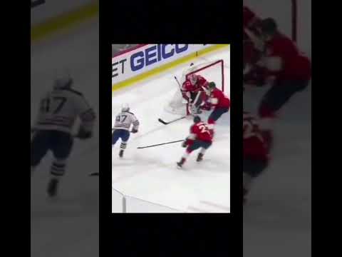 Anyone remember the goal line glitch from NHL 09? McDavid might…