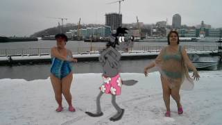 Чебоксарские моржи -Лариса и Галя танцуют