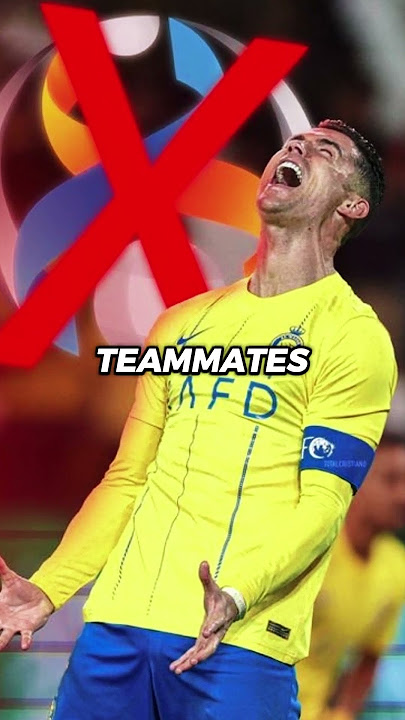 Ronaldo got knocked out and started talking to himself. π°π