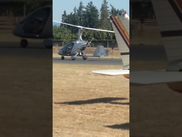 Bill Totten in his Magni M24 gyroplane landing @ Lenhardt airport, Hubbard, Oregon. 09-26-22