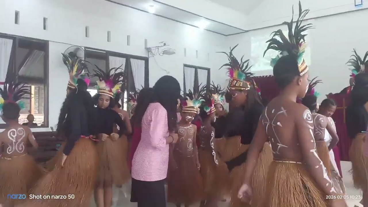 Tari tarian PAR GKI Paulus timika Papua 
