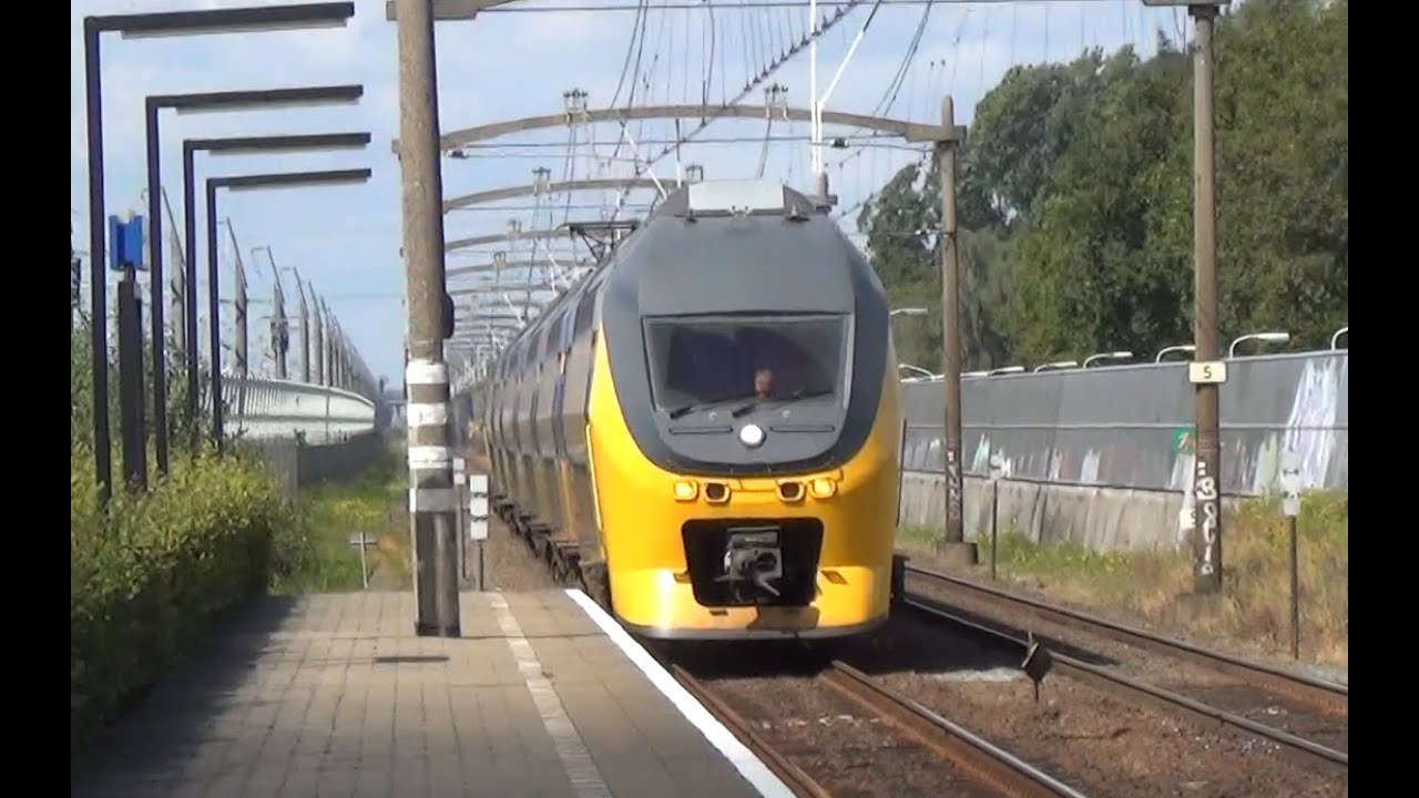 VIRM 8653 komt door Station Breda Prinsenbeek