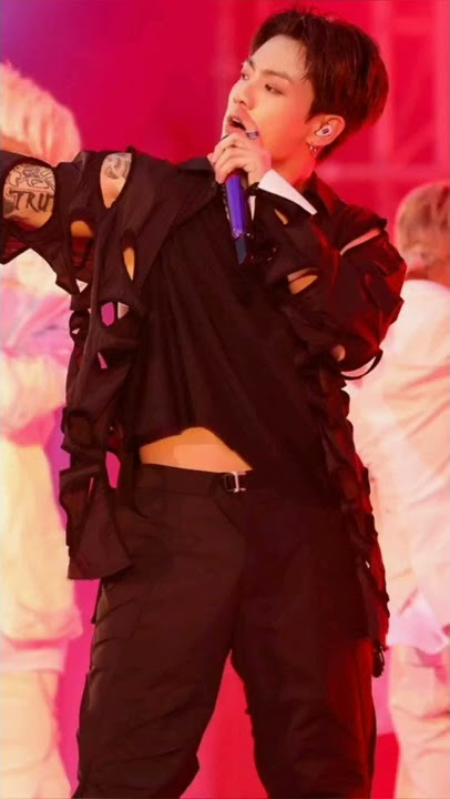 He did the ICONIC DNA whistle😍