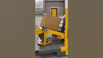 Load a container easily and quickly #loadingtrucks #conveyor #loading