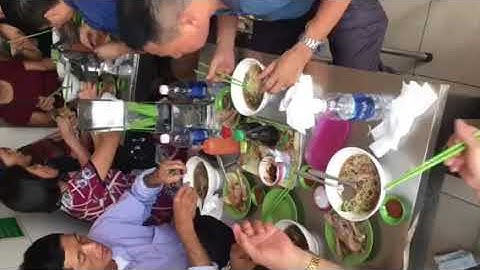 Khách du lịch vào Nam