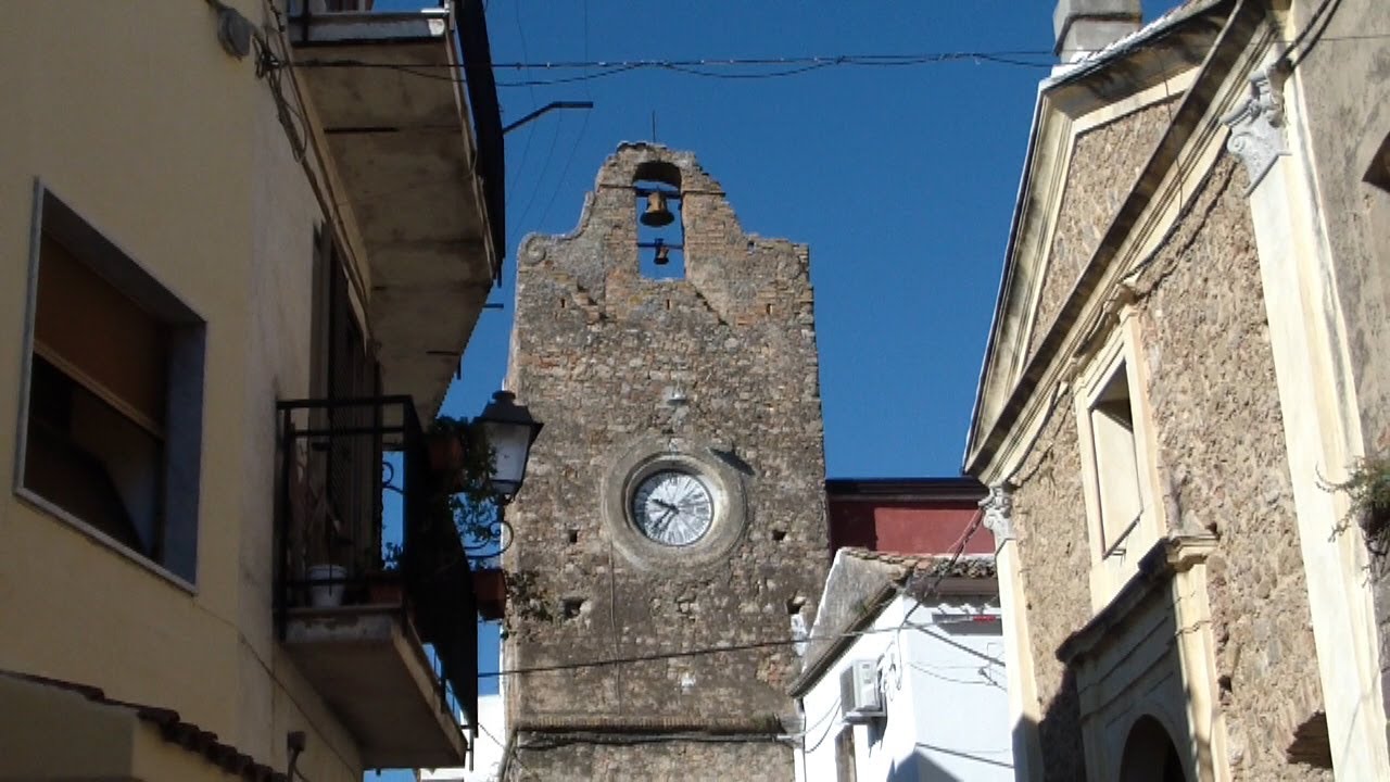 *Strongoli e ... la  torre dell'orologio*