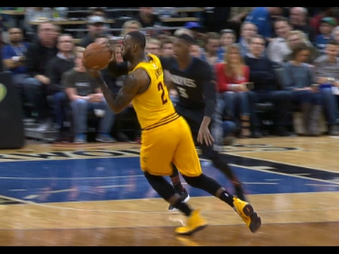 LeBron James SICK No-Look, Between-the-Legs Assist | 02.14.17