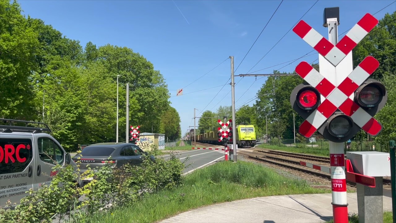 Spoorwegovergang Kapellen (B) // Overweg // Railroad Crossing