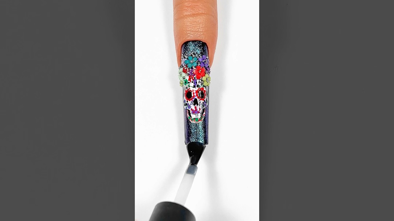 Sugar Skull Nails #sugarskull #nailart #naildesign