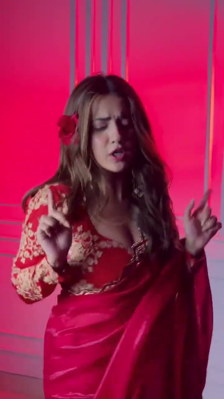 Roshni Walia bringing the vibe to FOMO by Jordan Sandhu ?? #youtubeshorts #shorts #ytshorts