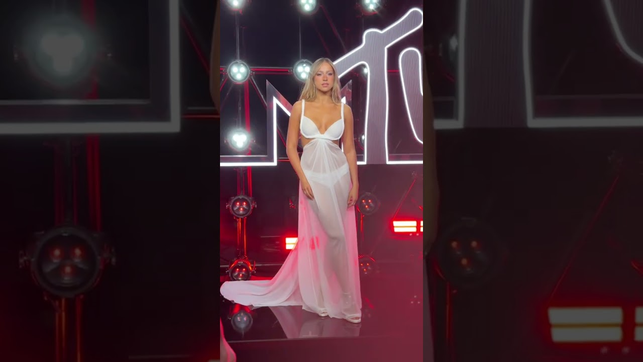 Tate McRae has arrived! 