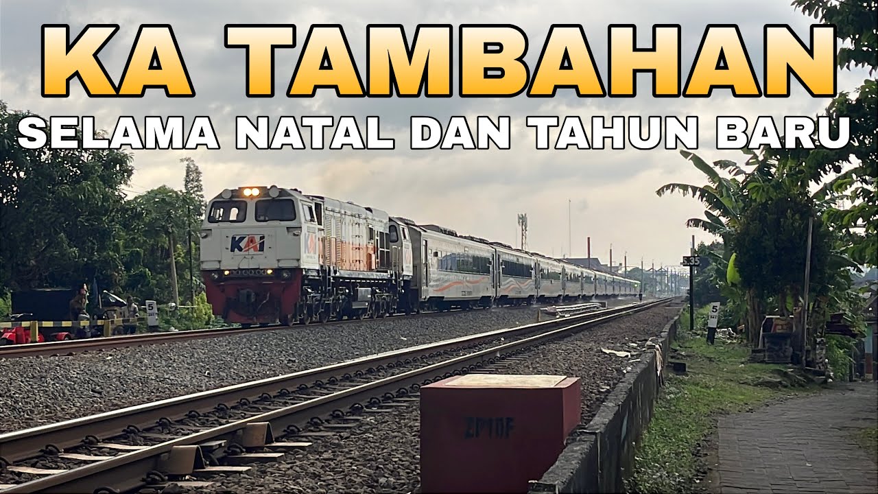 Kumpulan Kereta Melintas Di Sisi Barat Stasiun Yogyakarta 