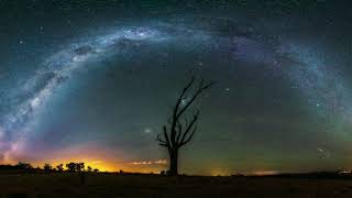 #Футаж одинокое дерево на фоне галактики ◄4K•HD► #Footage lonely tree on the background of galaxy