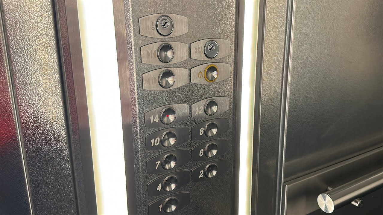 (Now Modernised) Door Issues! | 1999 OTIS 2000 VF Lifts at West Quay Car Park in Southampton