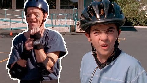 Hal gives Malcolm skating lessons (HQ) | S1 E13 - Malcolm In The Middle