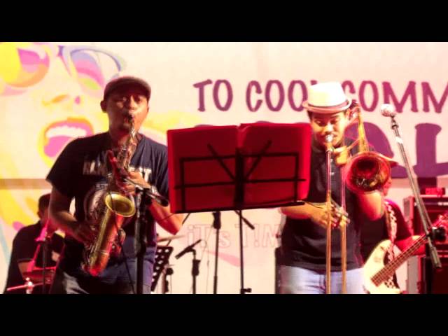 Lupa Daratan - RGB SKA feat Danny Frust ( eks. Monkey Boots ) at To Cool Community Night Malang class=
