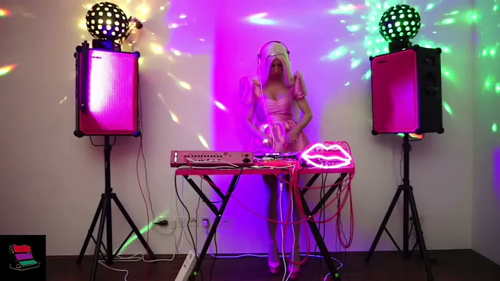 Sarah Sommers -  debut live