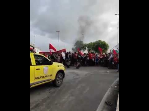 PM reprime manifestantes contra Bolsonaro em Alagoas