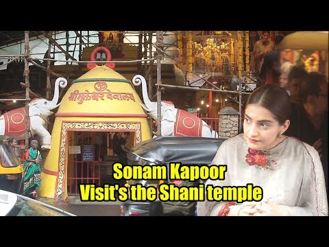 Sonam Kapoor Visit's the Shani temple For The Zoya Factor | Viralbollywood