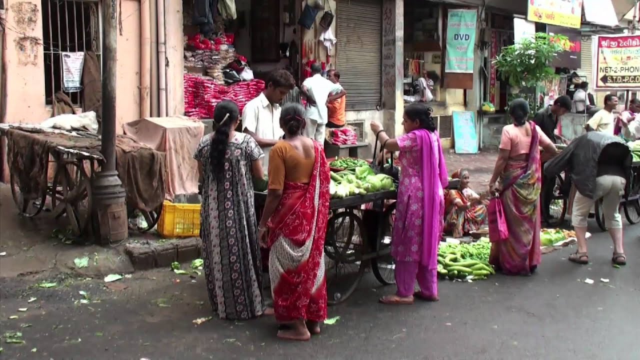 Walkthrough in the old Ahmedabad (Gujarat - India) - YouTube