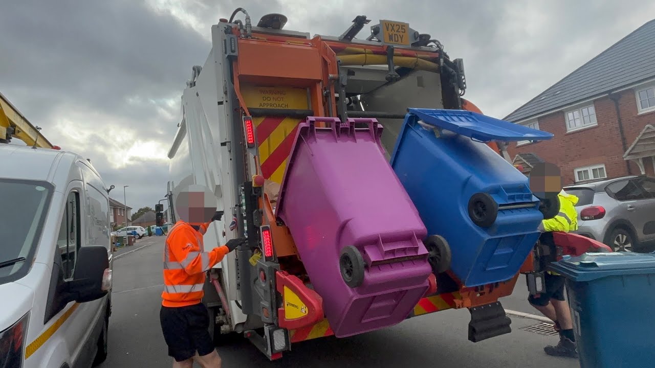 Dennis Elite + Refuse Truck on Recycling, WDY 