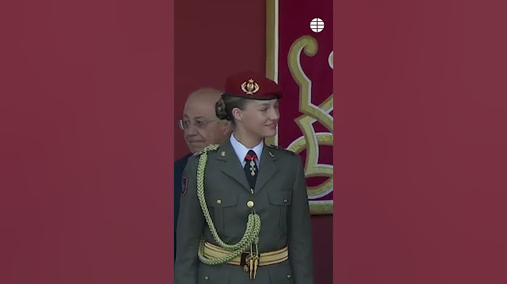 La princesa Leonor preside el desfile del 12 de Octubre con uniforme militar  #princesaleonor