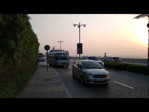 Walking in Dubai: Walking From Atlantis Hotel To Palm Jumeirah Tunnel