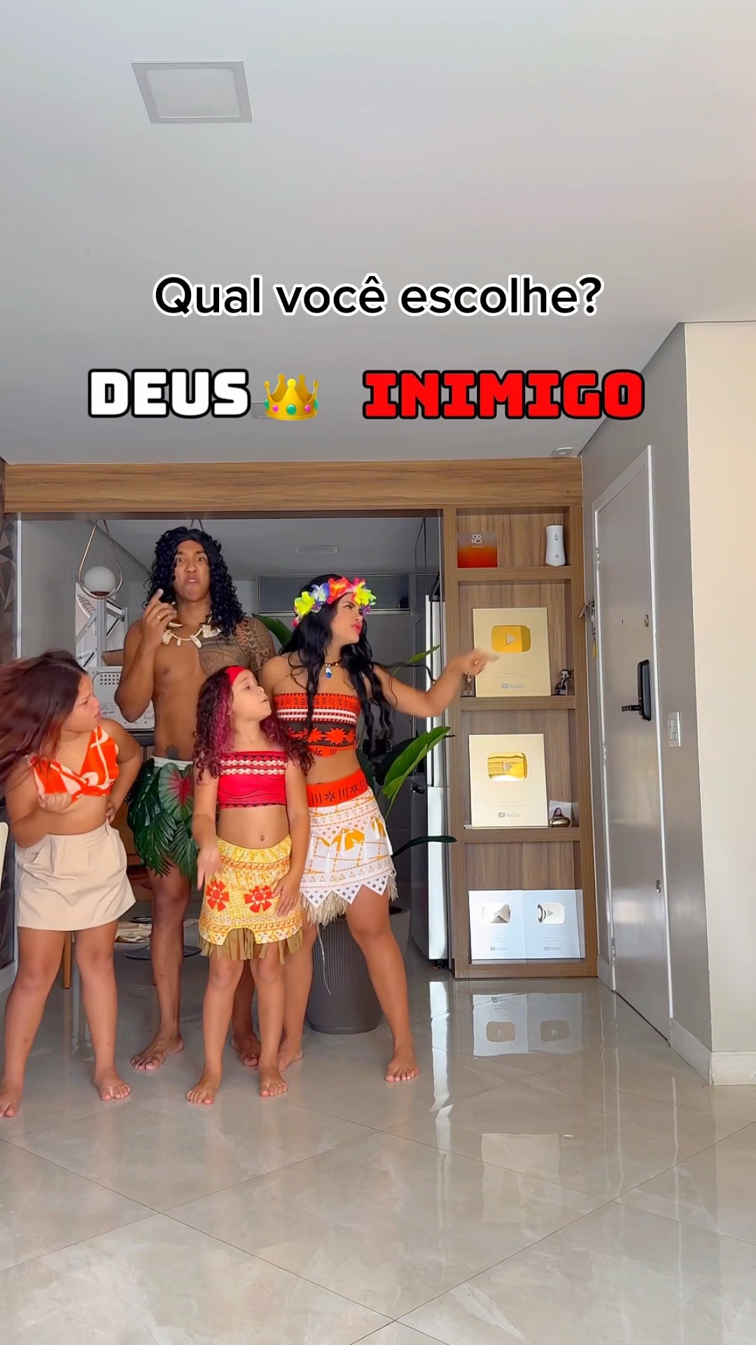 Qual você escolhe? ? @ApolloSant #entretenimento