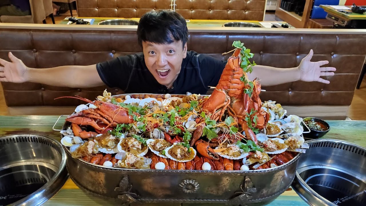SPICY LOBSTER SEAFOOD HOTPOT LAKE! 15 Person SEAFOOD CHALLENGE in Singapore | Strictly Dumpling