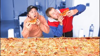 EATING THE BIGGEST PIZZA! (CHALLENGE)