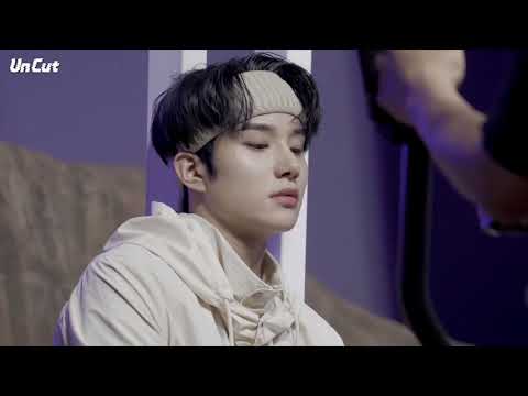 [NCT 정우] 헤어밴드하고 얼굴로 공격하는 김정우