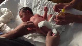 Lucas first bath at the NICU
