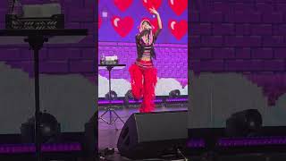 CHUU 츄 - hitchhiker - 2023 Howl in USA Tour - 231203 in LA - 4K60 Front Row FANCAM