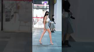 So cute， beijing sanlitun taiguli soho street lady photo 北京比京三里屯太古里骨感美女街拍yoga Tight trousers fat ass