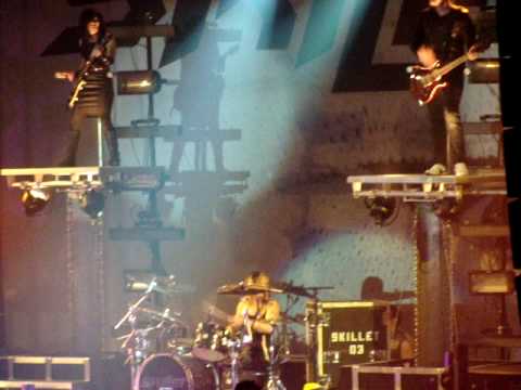 Skillet Live - "Awake & Alive" (*GREAT QUALITY!*)