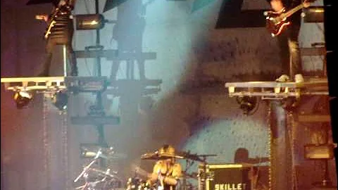 Skillet Live - "Awake & Alive" (*GREAT QUALITY!*)