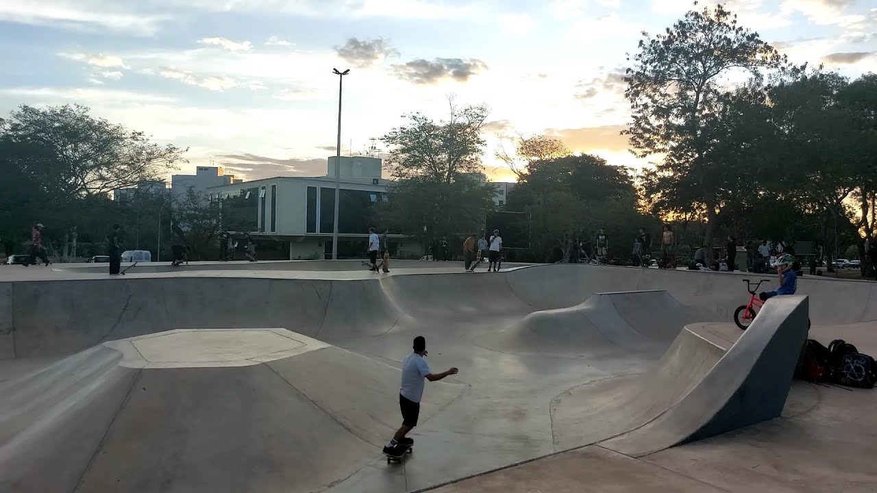 Área Octogonal Sul (AOS) - Brasília - com a nova pista de skate