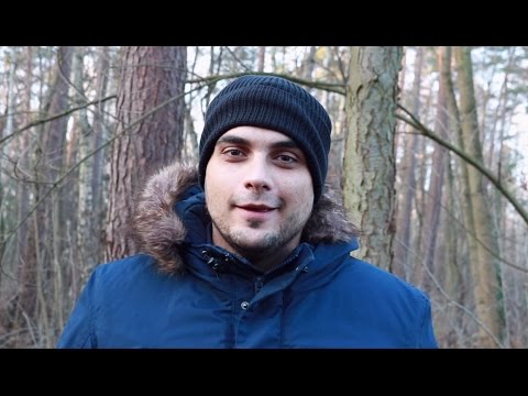 Bogenbau im Wald für die Kinder