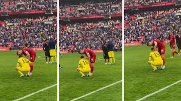 RESPECT! Jordan Henderson consoles Mason Mount after missing penalty vs Liverpool | FA Cup Final