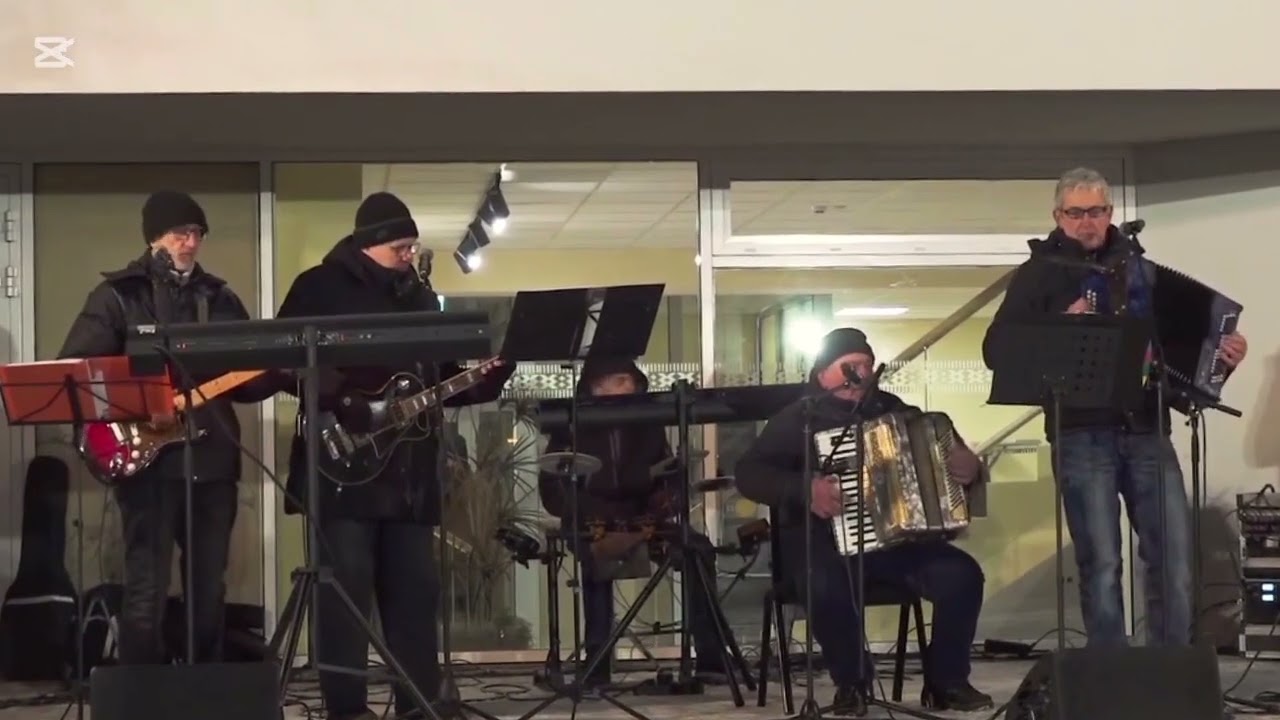 Vasara.Atlieka kapela Pramedžiavos vyrai