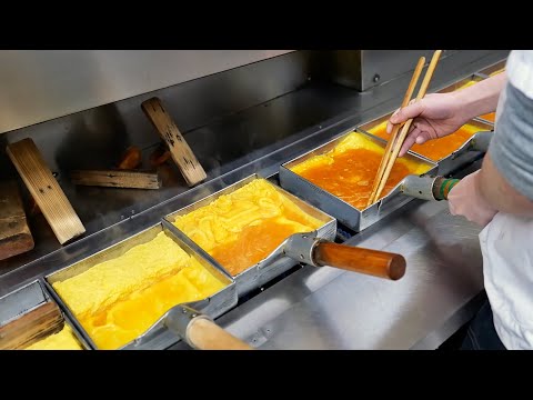 Japanese Street Food - The BEST EGG OMELETTE Tamagoyaki Tsukiji Market Tokyo Japan