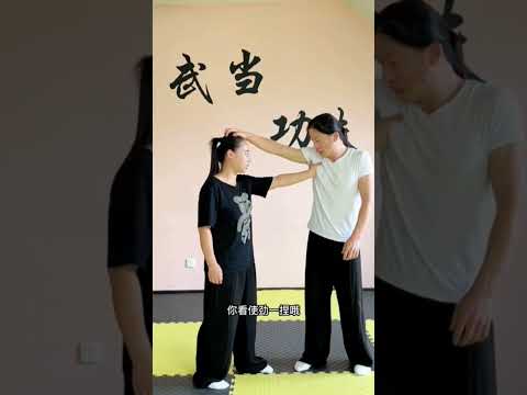 تعلم الدفاع عن النفس للفتيات و الاطفال حركه تسقط بها اي خصم