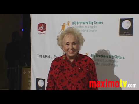 DORIS ROBERTS (Everybody Loves Raymond)