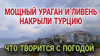 БЕЗБАШЕННЫЕ ТУРИСТЫ ЛЕЗУТ В ШТОРМЯЩЕЕ МОРЕ.