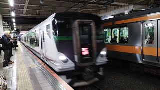 E257系 OM-51編成 臨時特急富士回遊72号新宿行が2分遅れて立川駅3番線に入線するシーン