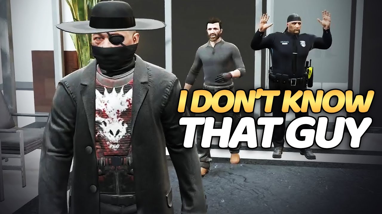 Мистер К и Ричард преследуются полицией после того, как устроили хаос в полицейском управлении Мэ...