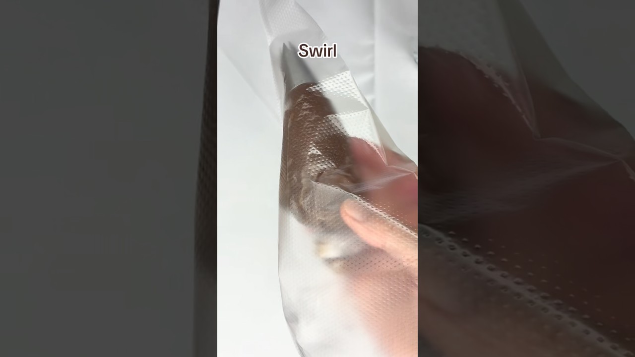 Perfect ganache flow ✨ #ASMR #Macarons #BakingTok #Satisfying #kovalicious