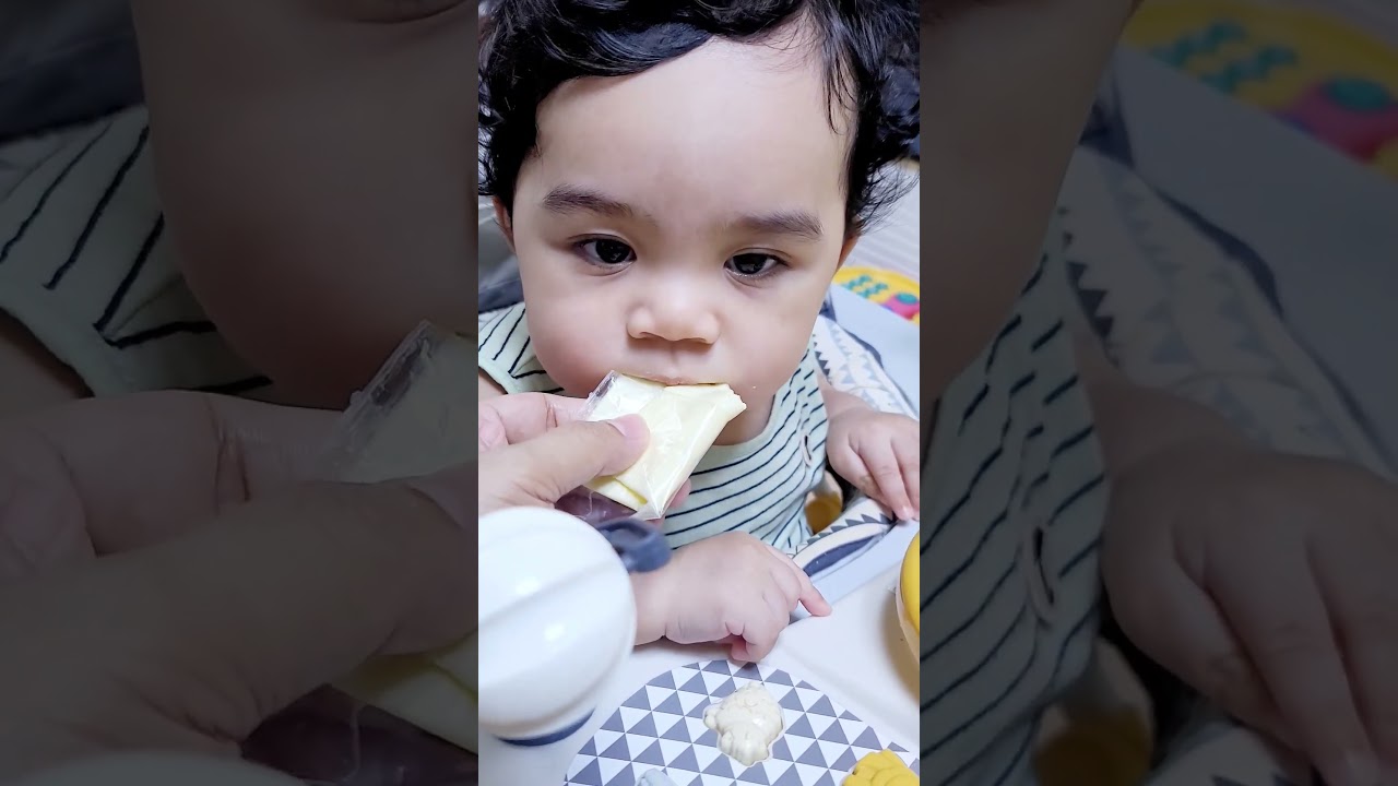 Baby's loves to eat cheese!🧀 