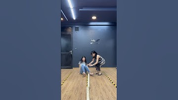 Challenge catwalk on a small wooden beam | Tập đi trên thanh gỗ nhỏ giúp khoẻ cổ chân